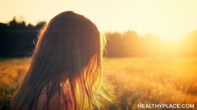 A nyári szorongás valódi. Tanuljon meg négy okot, amelyek miatt a nyár szorongást válthat ki, és használja az ismereteket a nyári szorongás megelőzésére a HealthyPlace-en.