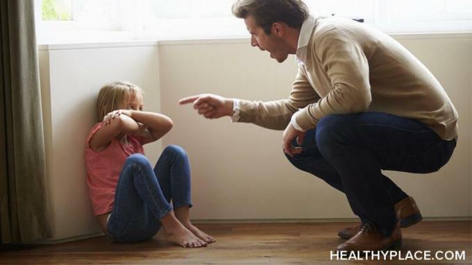 A sikeres szülői munka, miközben komplex PTSD-vel él, kihívást jelenthet, de nem lehetetlen. Tudja meg, hogyan lehet a legjobb szülő lehet a HealthyPlace-nál.