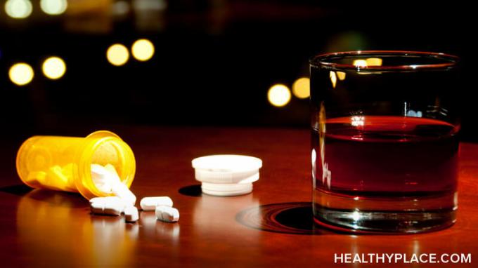 Az opioidok és az alkohol veszélyes kombináció. Fedezze fel, hogy az opioidok és az alkohol keverése miért okozhat valóban zavart, sőt meg is ölhet. Részletek a HealthyPlace-ról.