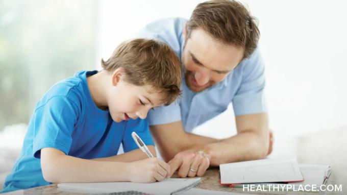 Az ADHD befolyásolhatja gyermeke iskolai sikerét. Az ADHD tünetei, az intenzitás, az impulzivitás és a hiperaktivitás akadályozzák a tanulást. Fedezze fel, hogy a szülők hogyan tudnak segíteni ADHD-gyermeküket.