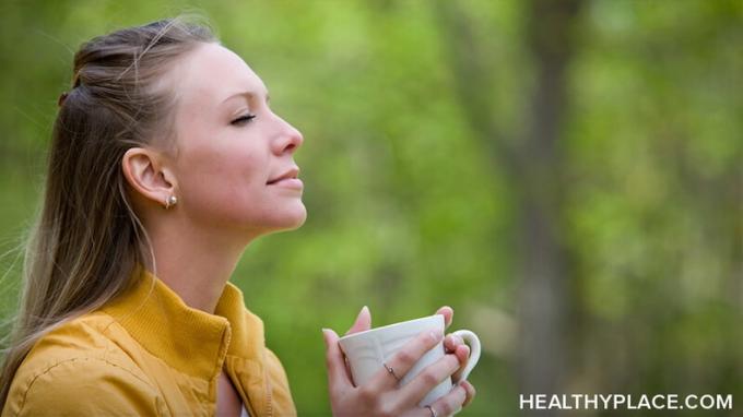A reggeli rituálék megnyugtathatják a szorongást, ha tudja, mit kell ezekbe belefoglalni. Olvassa el ezt a tippeket egy reggeli rituálé létrehozásához, amely megnyugtatja a reggeli szorongást.
