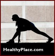 A női sportoló triád a rendetlen étkezés, az amenorrhoea és az oszteoporózis kombinációja. Olvassa el a csontsűrűség elvesztésének következményeit az atlétákban.