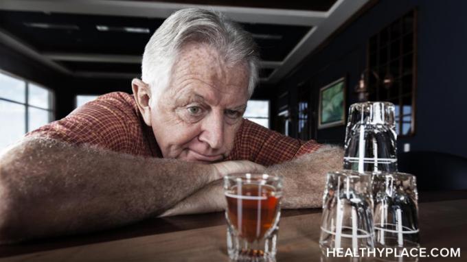 Mi a kapcsolat a Parkinson-kór gyógyszere és az alkohol között? Az ivás mellékhatásokat okoz, vagy kölcsönhatásba lép gyógyszereivel? Megtudhatja itt.